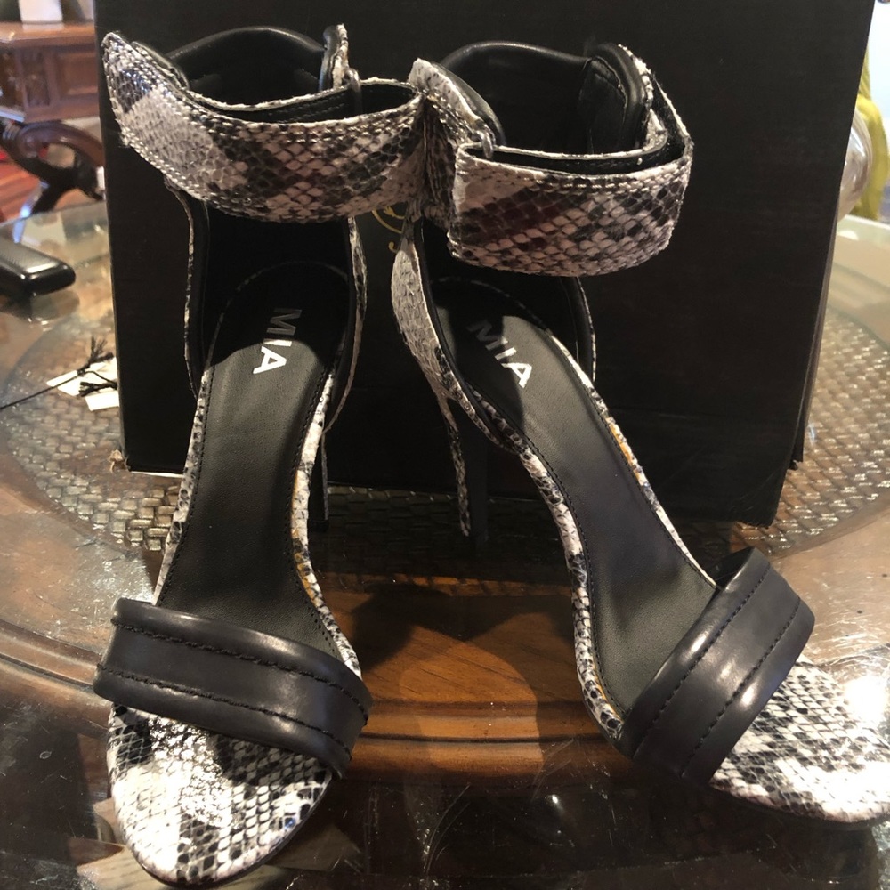 MIA BLACK BELLY SNAKE SKIN HEEL